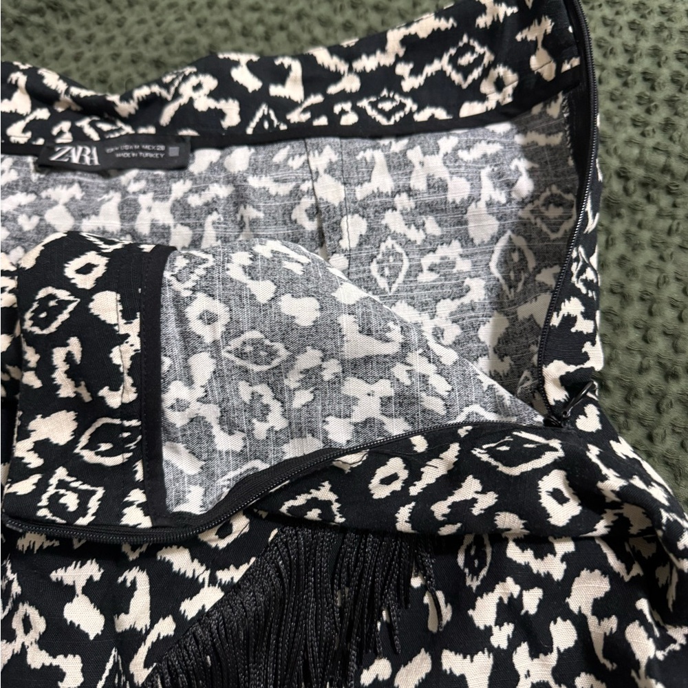 Zara Mini Patterned Skirt - Picture 3 of 4